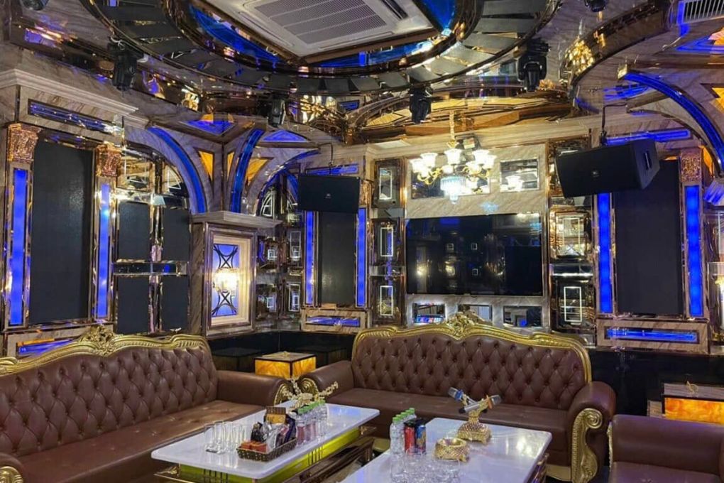 Karaoke Luxury 11 Hàng Bột