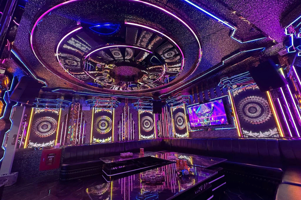 Karaoke The World 408 Trần Khát Chân