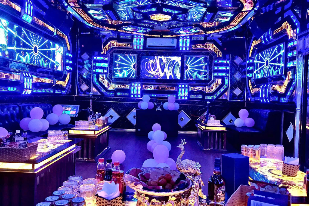Karaoke The World 408 Trần Khát Chân