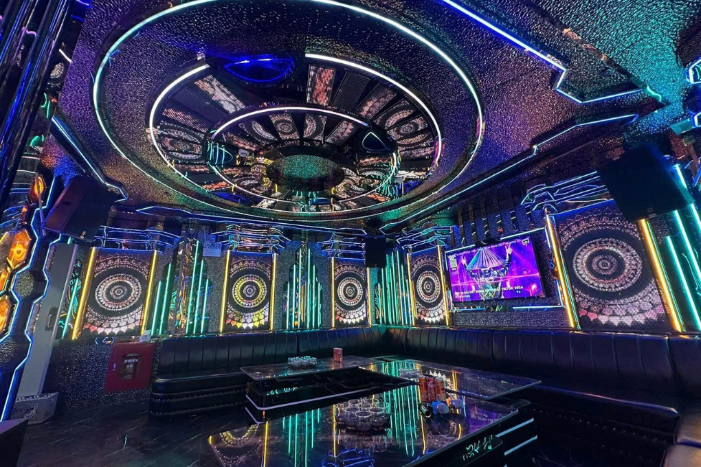 Karaoke The World 408 Trần Khát Chân