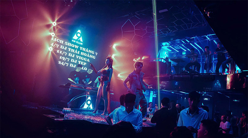 Không Gian Hiện Đại, Sôi Động