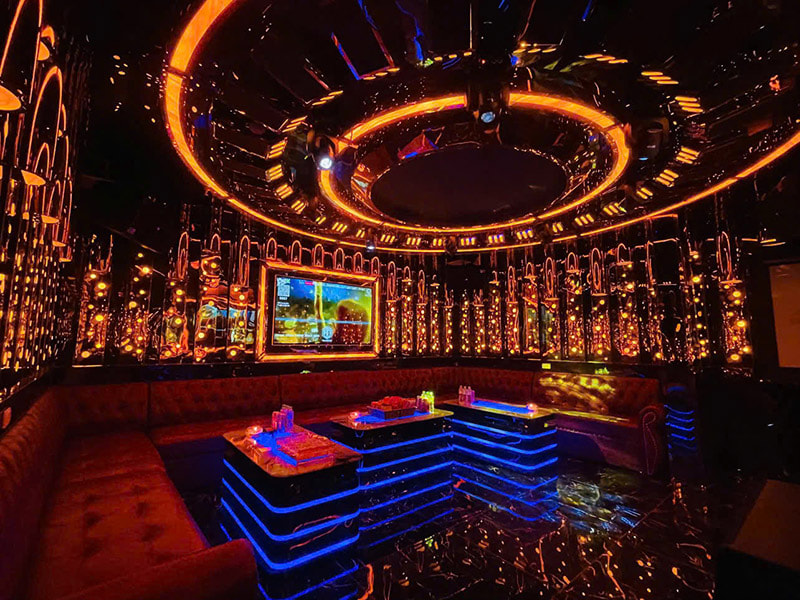 phong-vip-sang-trong-tai-karaoke-london-156-hoang-quoc-viet
