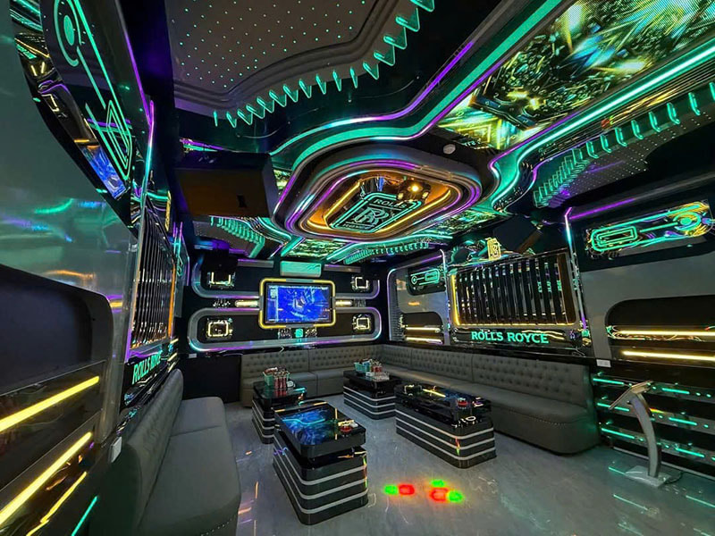 Karaoke Fantasy - nơi âm nhạc và niềm vui hòa quyện, tạo nên những kỷ niệm khó quên