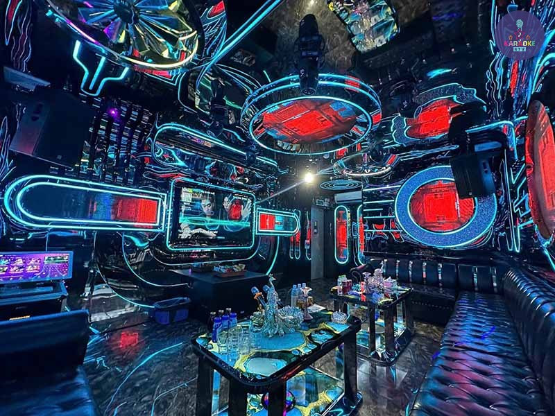 Karaoke Venus Giang Biên mang đến trải nghiệm giải trí toàn diện với các dịch vụ và tiện ích nổi bật: