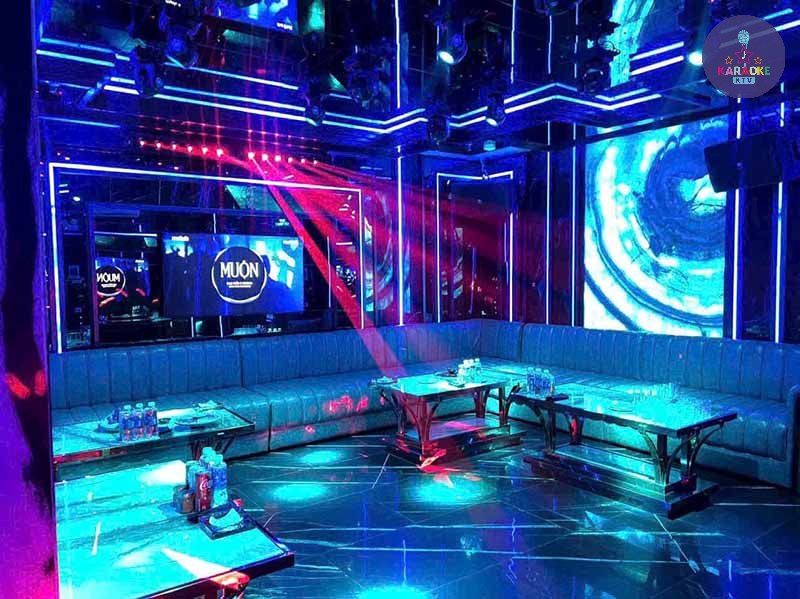 Phòng karaoke sang trọng với ánh đèn LED tại Karaoke Olala 62 Nguyên Hồng