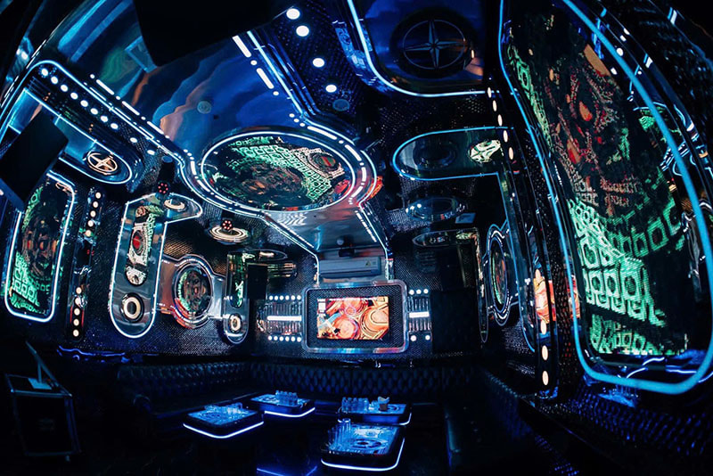 Phòng karaoke sang trọng với ánh sáng lung linh tại Karaoke Phương Thảo 560 Đường Láng