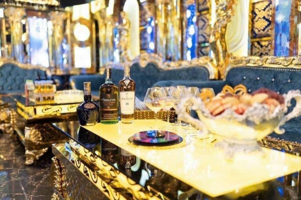 Karaoke Luxury 11 Hàng Bột