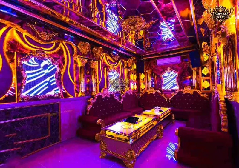 Sự giao thoa giữa nét thô ráp nghệ thuật và sự xa hoa lộng lẫy.