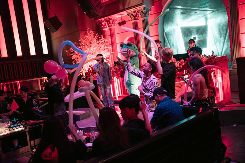 Trải Nghiệm Âm Nhạc và Giải Trí Tại London Lounge Hà Nội