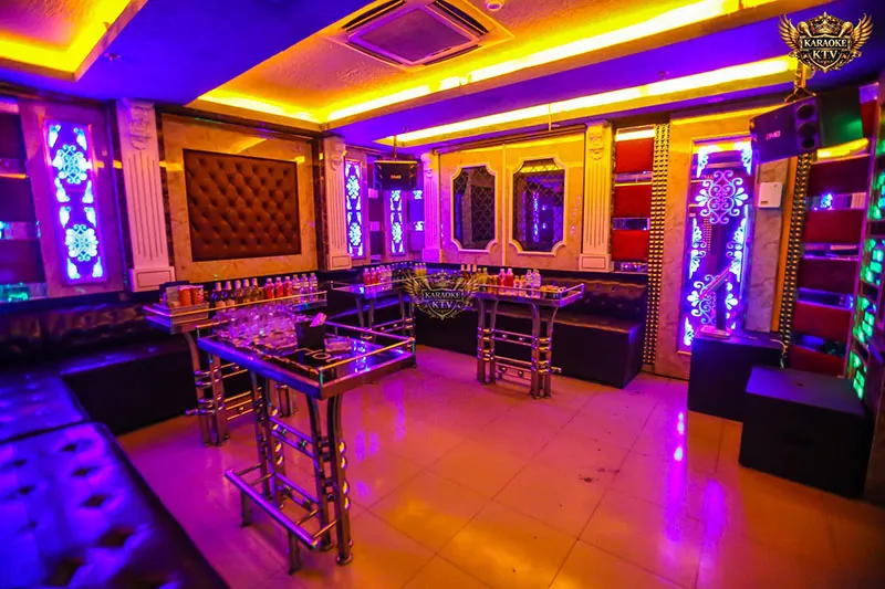 Không gian 6-10 tầng quy tụ 18 phòng hát mang đậm dấu ấn nghệ thuật riêng biệt.