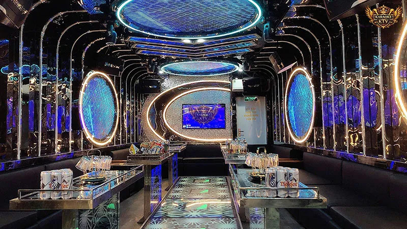 Sự giao thoa giữa nghệ thuật ánh sáng và hệ thống âm thanh tiêu chuẩn phòng thu.