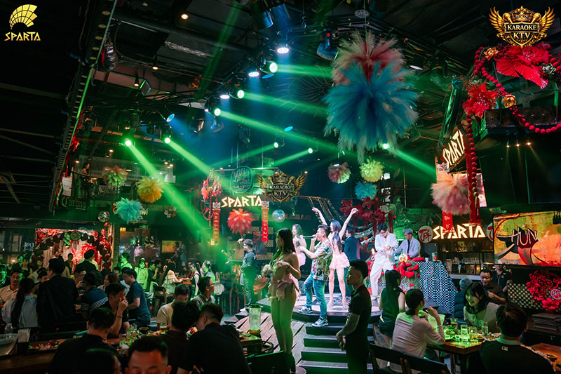 Choáng ngợp với kiến trúc Đấu trường La Mã cổ đại Tại Spatar Beer Club 165 Thái Hà