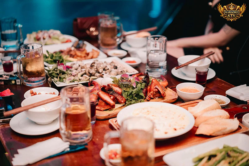 Khám Phá Menu: Phân Khúc Tầm Trung, Trải Nghiệm Hạng Thương Gia Tại TOP.U Beer Lounge 8 Ô Chợ Dừa