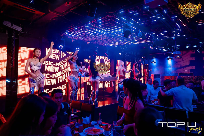 Trải Nghiệm Không Gian Visual & Âm Nhạc Chạm Đỉnh Tại TOP.U Beer Lounge 8 Ô Chợ Dừa