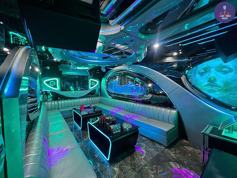 Karaoke Ánh Sao vẫn giữ mức giá cực kỳ cạnh tranh dù đã nâng cấp toàn bộ hệ thống âm thanh và phòng hát