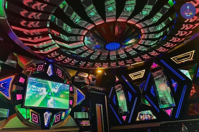 Karaoke Gold Queen sở hữu vị trí vàng tại 943 Huỳnh Tấn Phát, Phường Tân Phú, Quận 7, TP.HCM