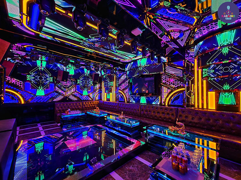 Karaoke Golden Bell tọa lạc tại vị trí vàng: 750 Nguyễn Văn Quá, Phường Đông Hưng Thuận, Quận 12, TP. Hồ Chí Minh