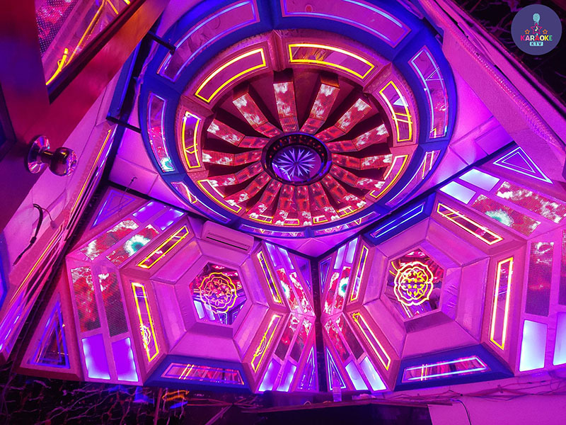 Karaoke Hương Xưa nằm ngay mặt tiền 876B Tạ Quang Bửu, Khu phố 5, Phường 5, Quận 8