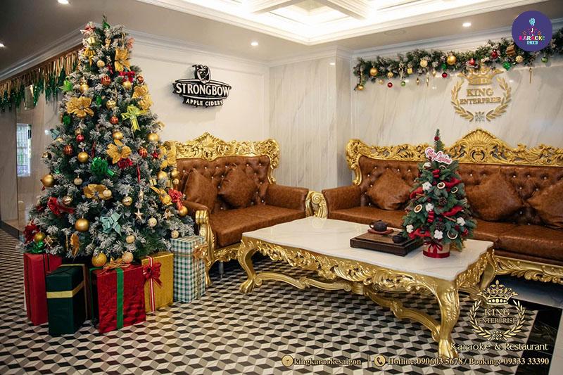 Karaoke King Enterprise - 27-29-31-33 Hai Bà Trưng nằm ở vị trí trung tâm