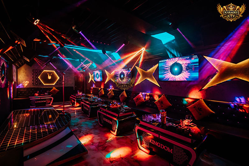 Karaoke Kingdom - 67 Phạm Viết Chánh trực thuộc sự quản lý của Kingdom Corporation – một "ông lớn" trong công nghiệp giải trí tại Việt Nam
