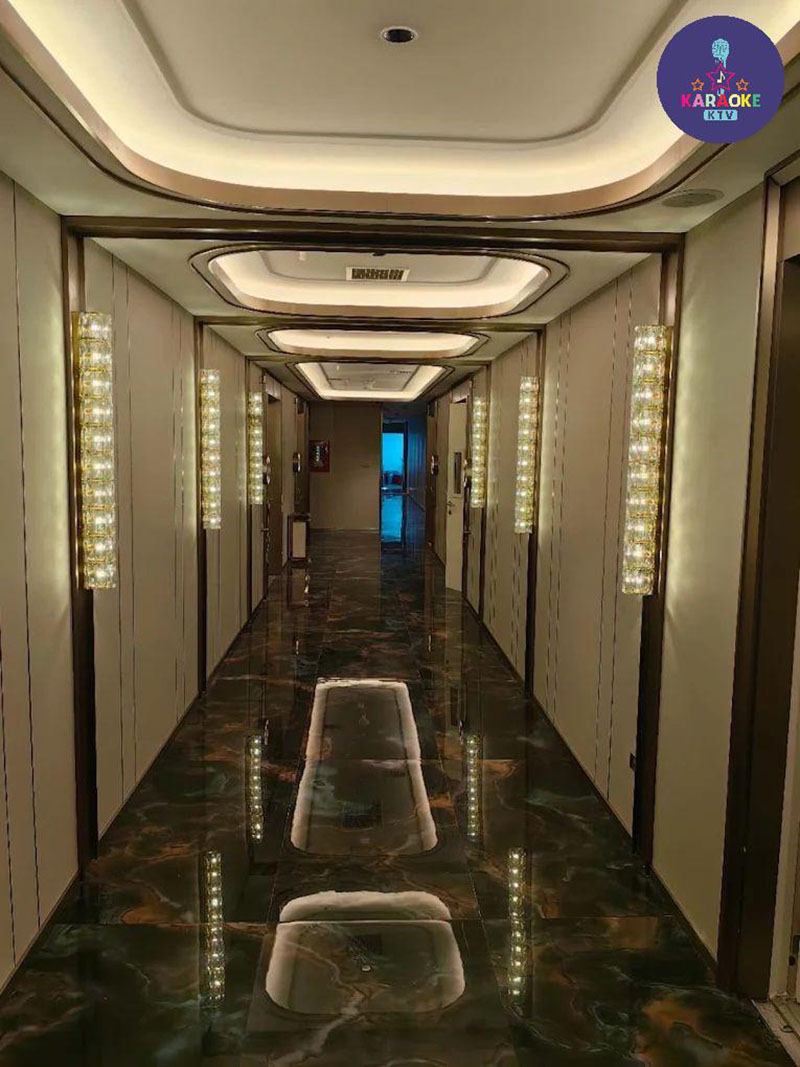 Karaoke KTV Golden Jazz nằm chính xác tại số 90 Hùng Vương, Phường 9, Quận 5, TP. Hồ Chí Minh