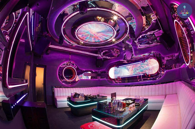 Karaoke L.V BISTRO K nằm ở vị trí vàng: 214 Lê Hồng Phong, Phường 4, Quận 5, TP. Hồ Chí Minh