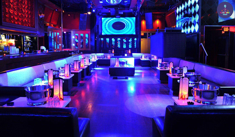 Karaoke Night tọa lạc tại địa chỉ chính thức: 141 Nguyễn Đình Chính, Phường 11, Quận Phú Nhuận, TP. Hồ Chí Minh