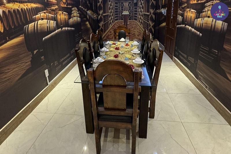 Karaoke Queen Bee tọa lạc tại địa chỉ 898C Tạ Quang Bửu, Khu Phố 5, Phường 5, Quận 8