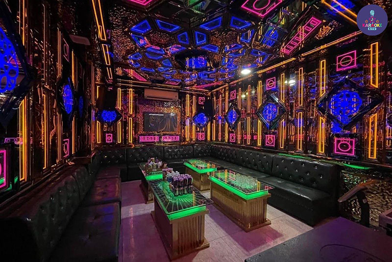 Không gian hiện đại & các loại phòng hát đa dạng