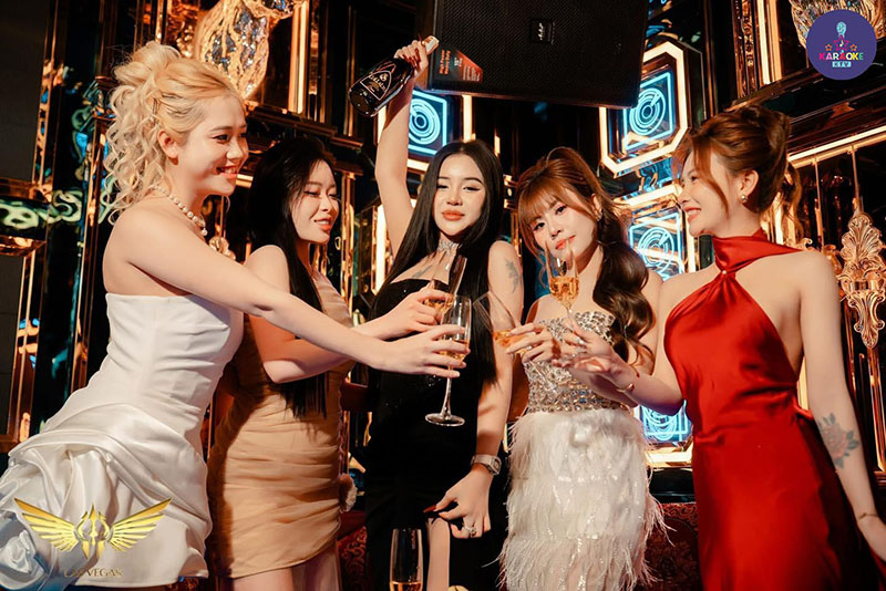 Review thực tế từ anh em đã “quẩy” tại Karaoke Osaka 495 Lê Văn Quới