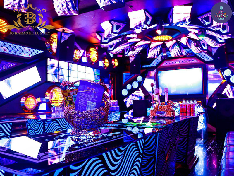 Thực đơn tại Karaoke Luxury 215 cực kỳ phong phú với hơn 200 món Á – Âu