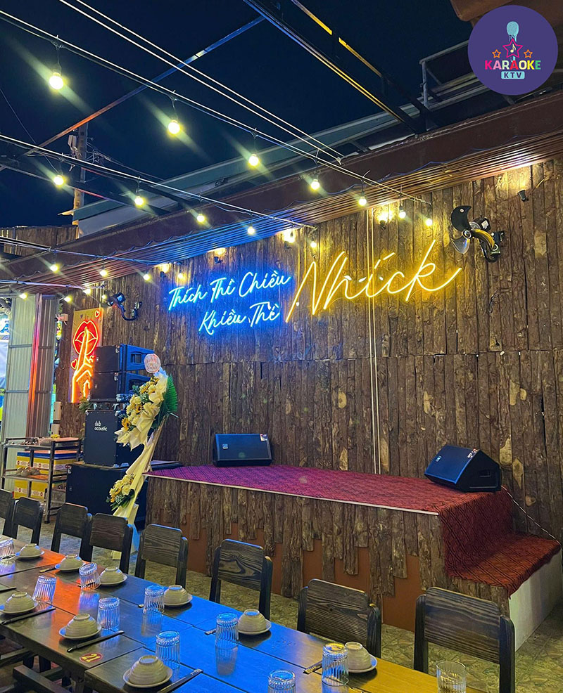 Âm nhạc sôi động và Menu món nhậu đặc sắc