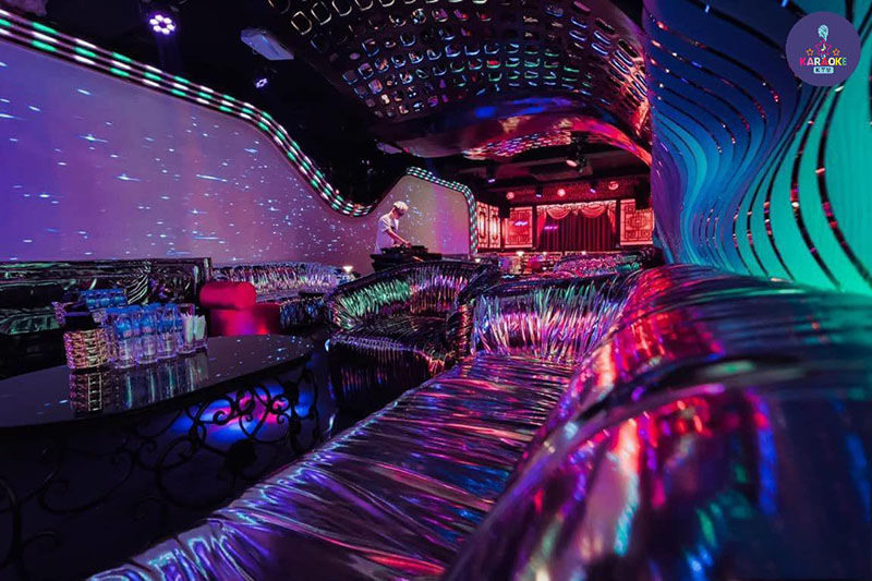 Âm nhạc và biểu diễn tại Royal Lounge – Đỉnh cao giải trí đêm Hà Nội