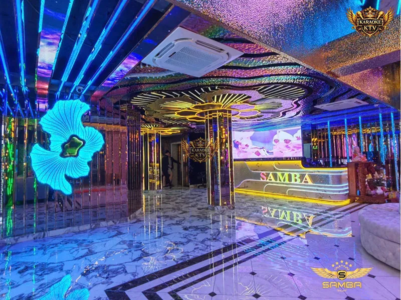 Hệ thống 44 phòng hát đáp ứng mọi nhu cầu từ nhóm nhỏ đến tiệc sự kiện công ty.
