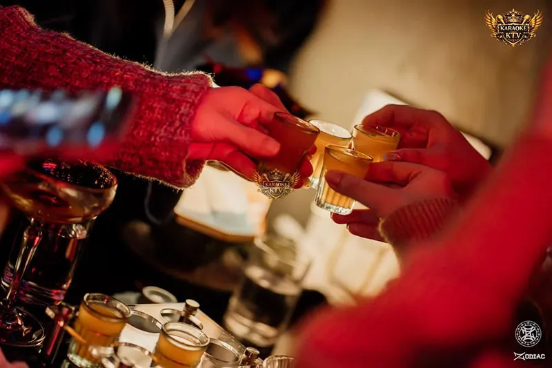 Tôn trọng bản ngã nguyên liệu gốc với ly Old Fashioned đượm mùi khói