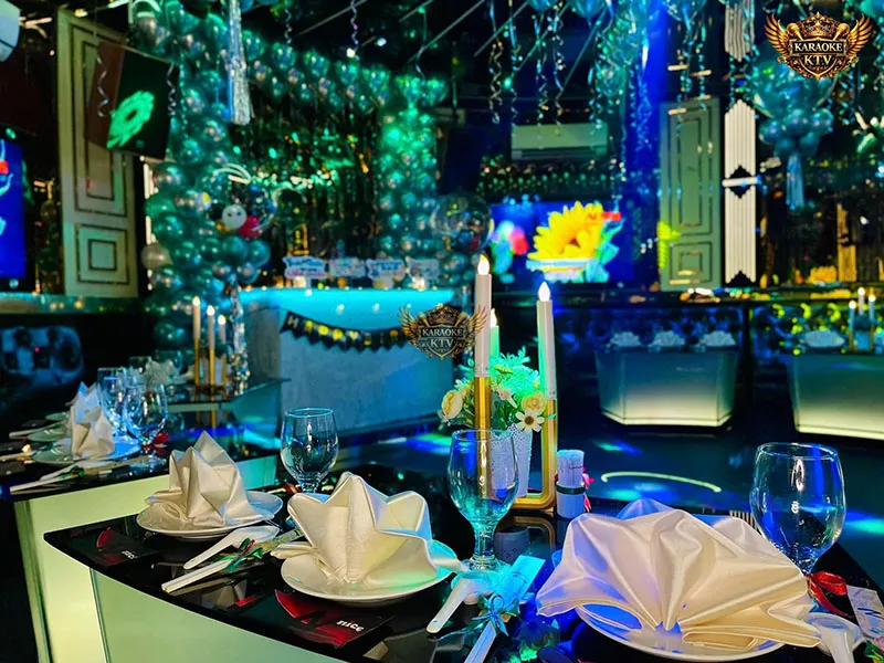 Dịch vụ chu đáo, chuyên nghiệp đi kèm cơ cấu giá cả minh bạch cho mọi khách hàng.