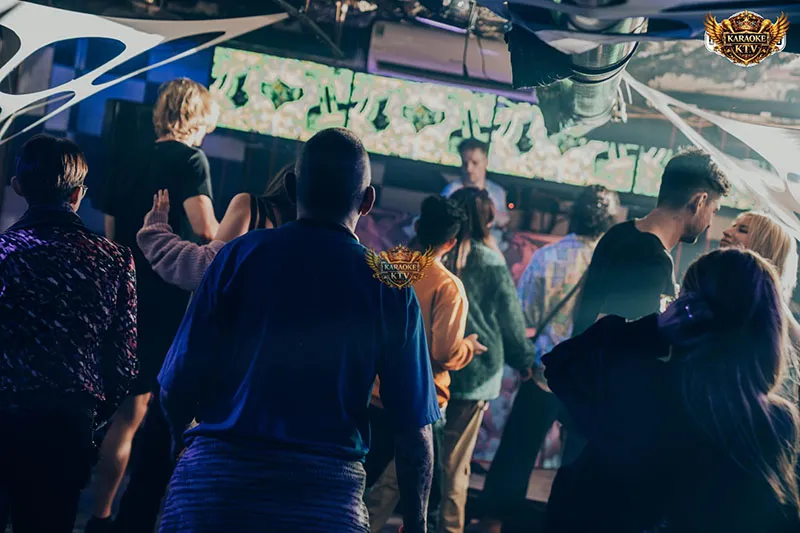 Đồ uống tinh tế kết hợp cùng sự phục vụ chuyên nghiệp, chu đáo.