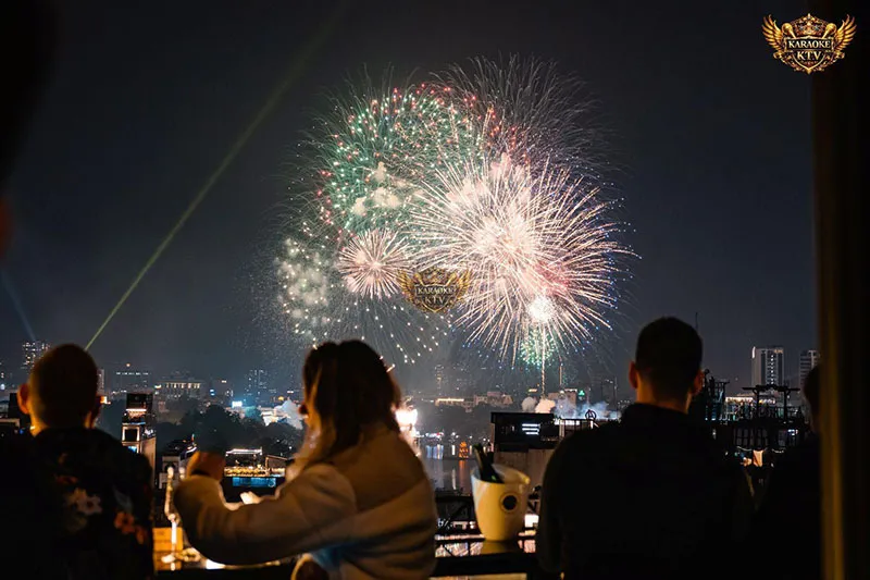 Âm nhạc điện tử lôi cuốn kết hợp hệ thống âm thanh, ánh sáng đỉnh cao.