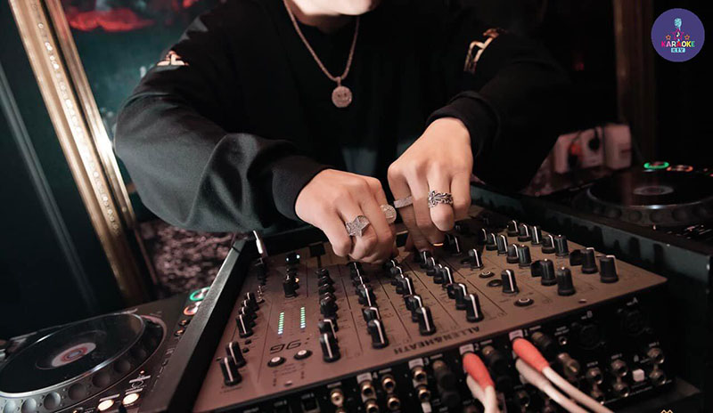 Enigma thường tổ chức các sự kiện party đặc biệt, guest DJ nổi tiếng và chương trình ưu đãi vào cuối tuần