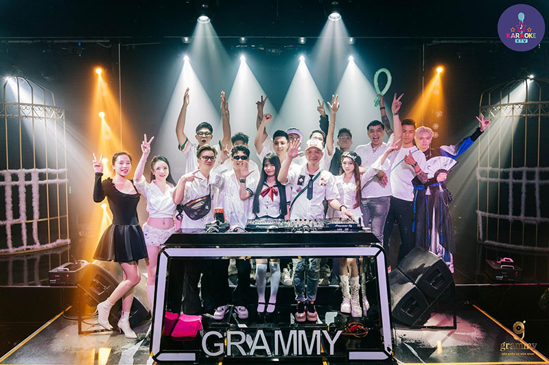 Grammy Club 360 Kim Mã Ở Đâu? Thông Tin Liên Hệ & Giờ Mở Cửa