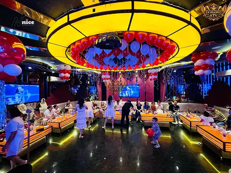 Công nghệ chống hú DSP hiện đại mang đến trải nghiệm ca hát xuất sắc.