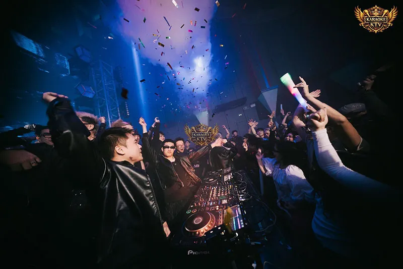 Đắm chìm trong 'chảo lửa' EDM với hệ thống âm thanh L-Acoustics danh tiếng toàn cầu