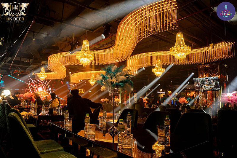 HK Beer Chợ Mơ 459 Bạch Mai được thiết kế theo phong cách beer club hiện đại chuẩn giới trẻ