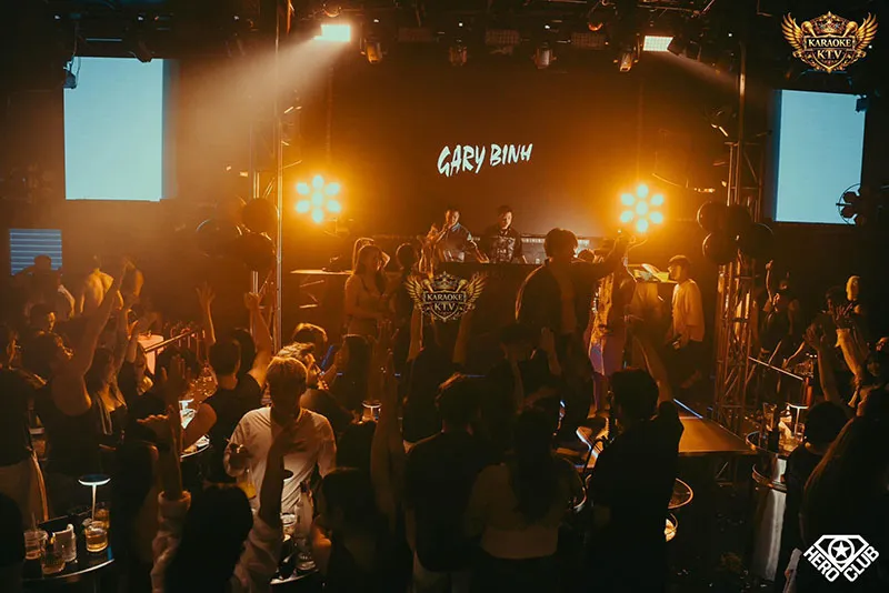 Tận hưởng không gian Lounge tinh tế và lãng mạn lúc chiều tà.