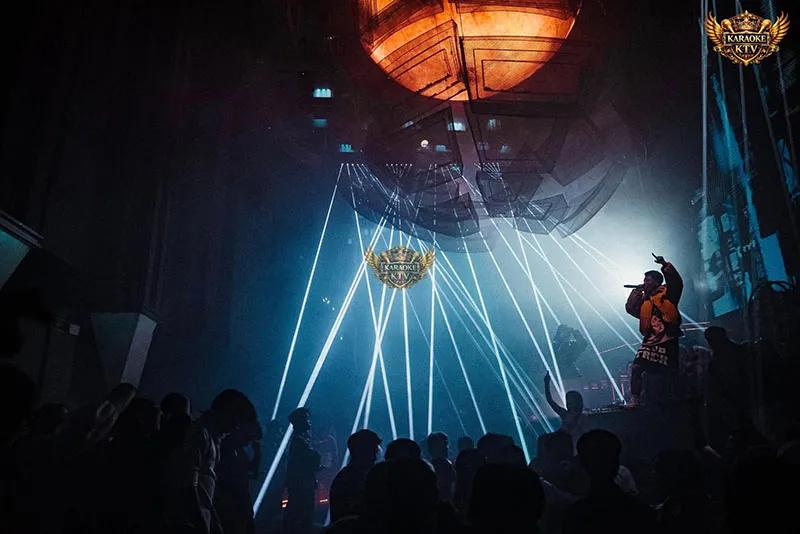 Phá vỡ mọi ranh giới của âm thanh và ánh sáng để chạm tới sự thăng hoa.