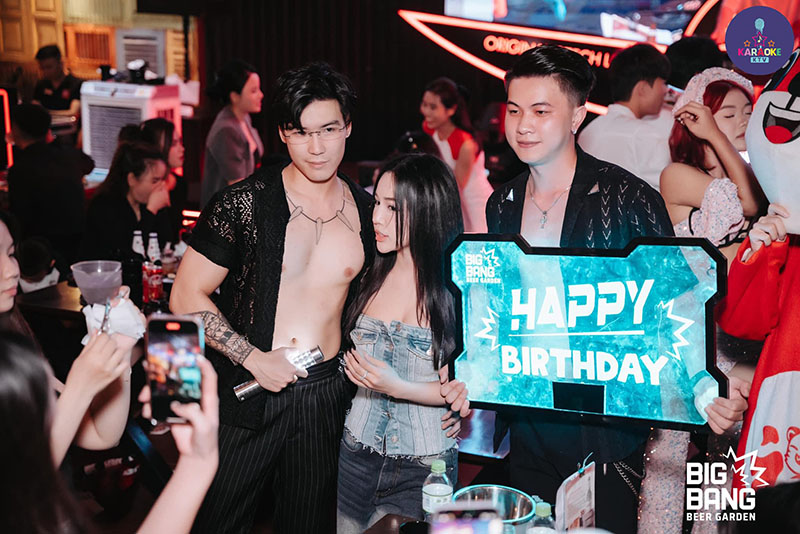 Không gian giải trí và hệ thống âm thanh Dolby Surround