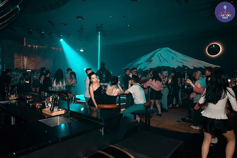 Không Gian Lãng Mạn Hiện Đại Tại Coby Dining & Lounge