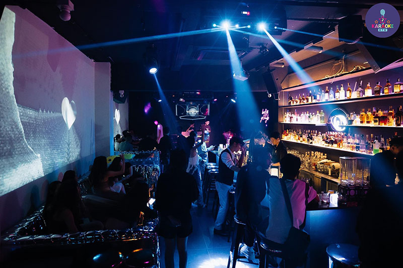 Không gian O20 Bar - Sang trọng hiện đại giữa lòng phố cổ