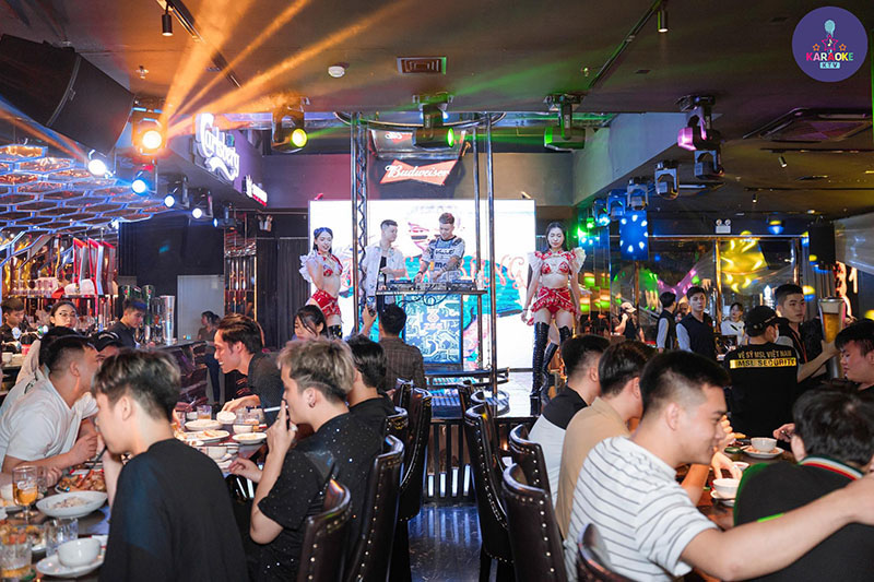 Không gian sang trọng và hiện đại tại Z66 Beer Club