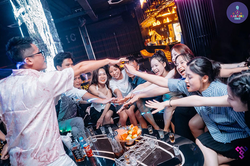 Không Gian Sang Trọng Và Sôi Động Tại Tầng 6